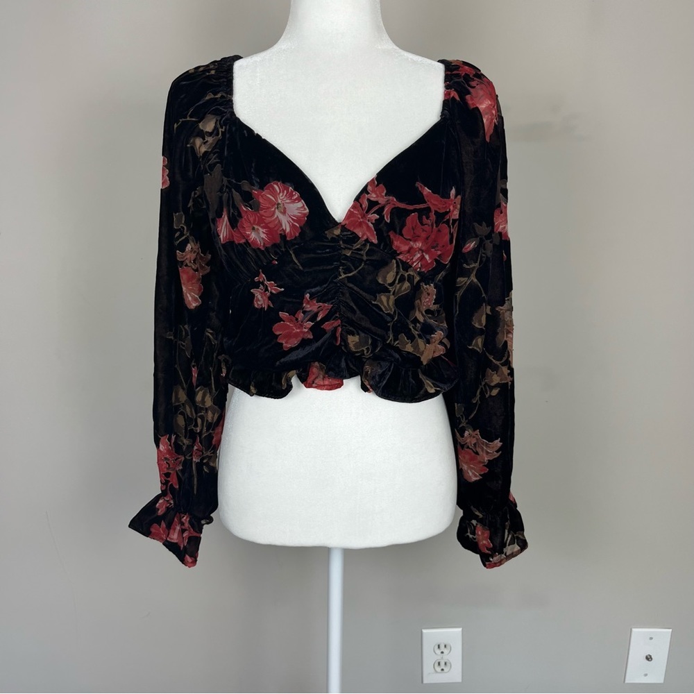 BY TOGETHER BURNOUT LONG SLEEVE VELOUR FLORAL CROP TOP SIZE MEDIUM - Picture 5 of 16